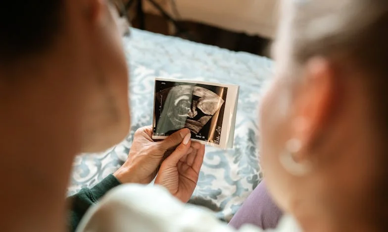 "Mój Ojciec Opuścił Nas Lata Temu. Ma Inną Córkę, Ale Moja Mama Zabrania Mi Się z Nią Kontaktować"